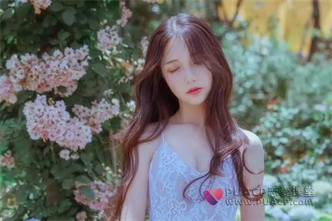 晚上怎么和喜欢的女生微信聊天,关系才能有所进展?