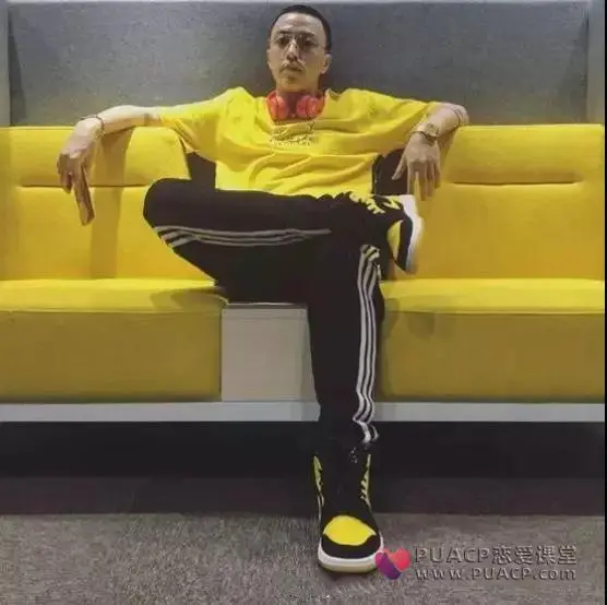 男生穿衣颜色搭配技巧,告别一身黑第20张